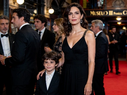 Paz Vega deslumbra en la alfombra roja de los Premios Chicote