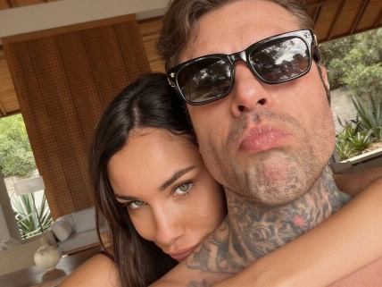 Fedez y Giulia Honegger presentan a su hijo Edo con una imagen familiar Español.News