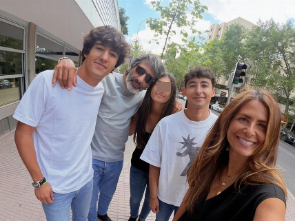 La emotiva despedida de Nuria Roca y Juan del Val a su hija Olivia Español.News
