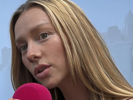 Ester Expósito defiende el amor sin ataduras en pleno éxito personal