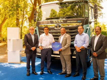 El camión eléctrico Tata Prima E.55S con batería de 450 kWh llega al mercado de la India