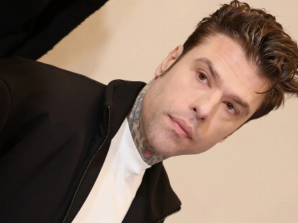 Fedez vuelve a ser ingresado en Milán tras el nacimiento de su hijo Español.News