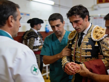 Morante de la Puebla sufre una lesión en la mano en Palma Español.News