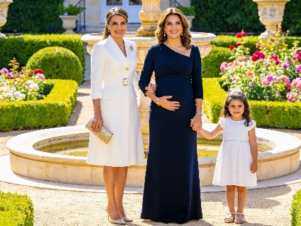 La reina Rania confirma el embarazo avanzado de su hija Iman