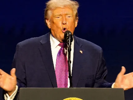 En Barcelona se celebra una cumbre por la democracia en medio de las declaraciones de Trump
