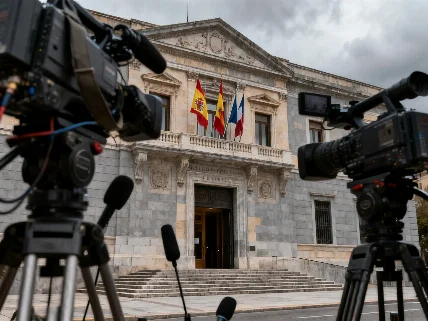 El PSOE reacciona con indignación tras las medidas judiciales contra Begoña Gómez