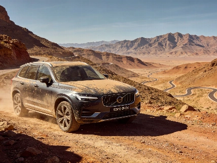 Prueba del SUV insignia Ebro S900 PHEV en las montañas y desiertos de Marruecos