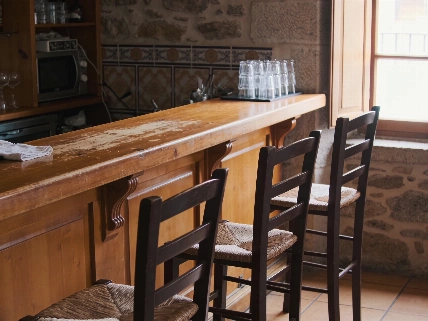 Un cliente vuelve a un bar de Sevilla y paga el doble tras años de deuda Español.News