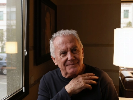 Víctor Manuel desafía el paso del tiempo en plena gira a los 79 Español.News