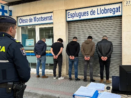 Cinco detenidos por ejercer como falsos dentistas en dos clínicas de Barcelona
