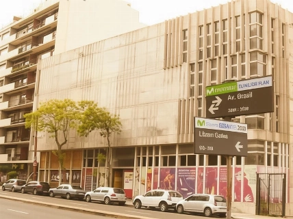 Invierten tres millones de dólares pero el centro cultural en Uruguay sigue cerrado