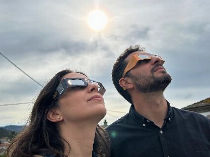 Eclipse solar: cuándo es seguro quitarse las gafas y qué riesgos existen Español.News