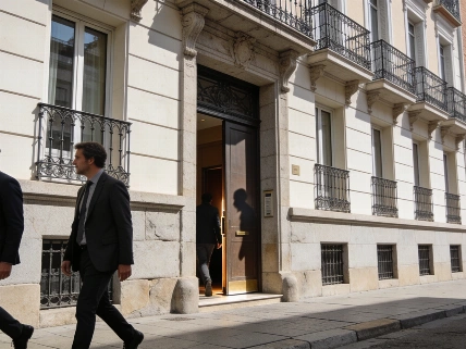 El PP evita respaldar a Ayuso tras la compra del ático en Madrid