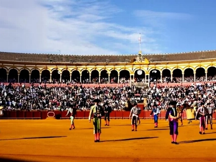 Juan Carlos I regresa a Sevilla la monarquía vuelve al centro del debate