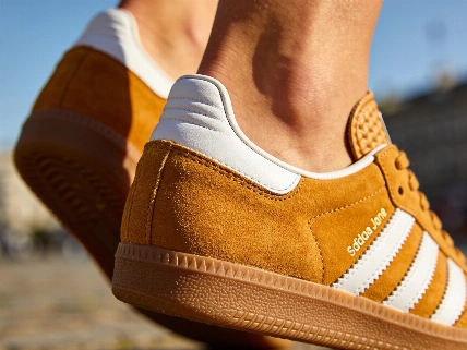 Adidas Samba Jane: el modelo híbrido que redefine el calzado urbano Español.News