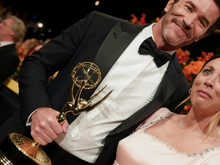 Kaley Cuoco se emociona hasta las lágrimas tras el discurso de Tom Pelphrey en los Emmy