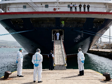 El brote de una infección a bordo de un barco afectó a decenas de pasajeros