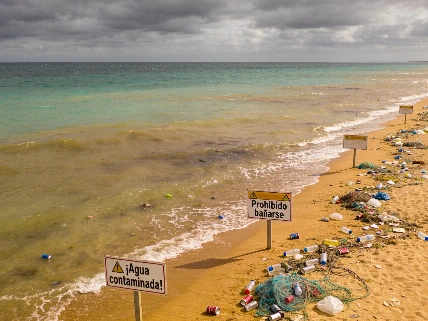 48 playas españolas reciben la Bandera Negra por contaminación