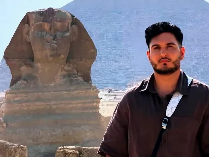 Omar Montes responde a las críticas tras publicar fotos con camellos en Egipto