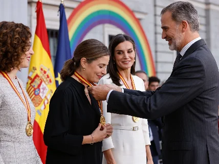 Tres referentes LGTBIQ+ reciben la Medalla al Mérito Constitucional en Madrid