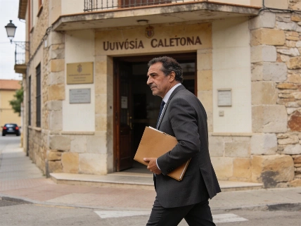 La UCO reclama al juez acceso a datos fiscales en el caso Ayuso