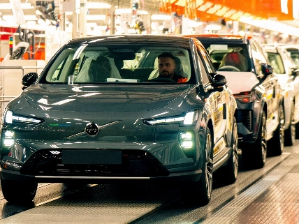 Nuevo Volvo EX60: 810 km de autonomía, carga rápida y precio inferior al de los híbridos