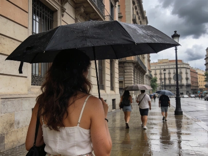 Barcelona esquiva la ola de calor y se prepara para tormentas