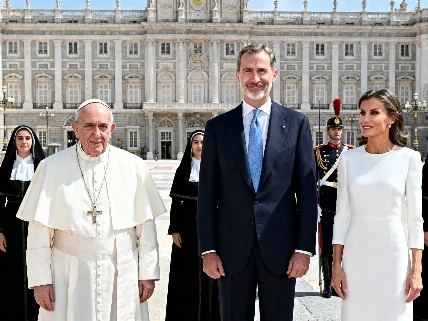 El encuentro del Papa con la familia real española transcurrió según el protocolo, pero no sin sorpresas