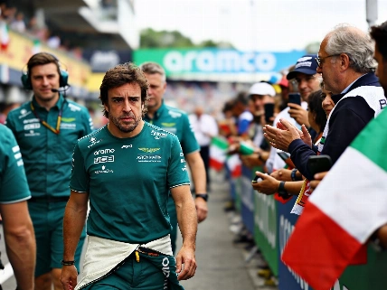 El futuro de Fernando Alonso en F1 divide Monza y reabre el debate