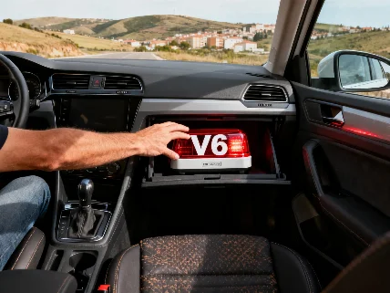 DGT exige la baliza V16 conectada en todos los coches este verano