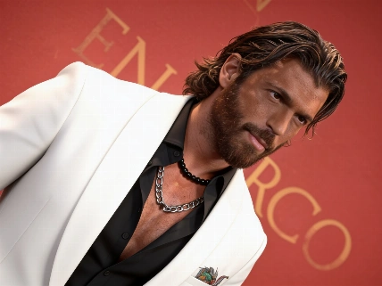 Can Yaman rompe el silencio tras los rumores sobre su físico