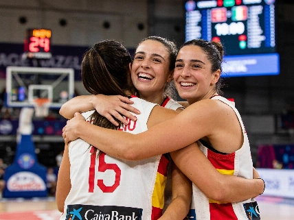 España arrasa en la final y revalida el oro Sub-18 femenino Español.News
