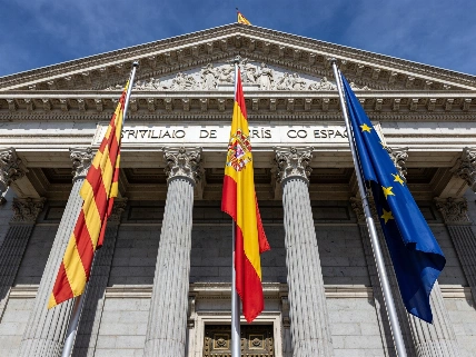 El Supremo rechaza suspender la regularización de inmigrantes en España