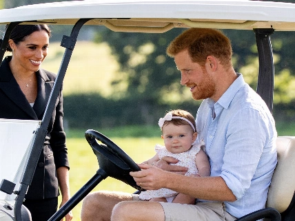 Meghan Markle publica imágenes inéditas de Harry como padre