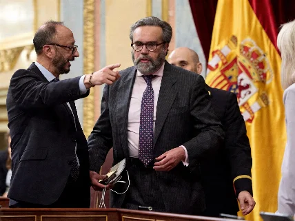Sánchez rechaza dimitir y acusa a la oposición de inflar la corrupción