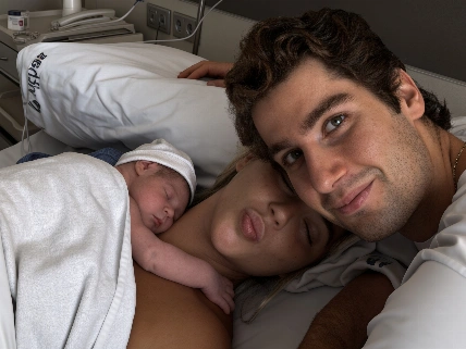 Paty Sánchez-Flores y Javier Millet celebran el nacimiento de su hijo Nico Español.News