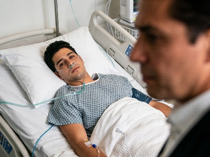 Alex Fernández hospitalizado tras una intoxicación por mariscos en Guadalajara
