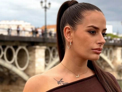 Laura Galera reaparece tras su bache de salud y sorprende con nueva imagen