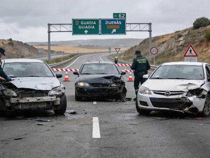 Tres heridos graves tras choque frontal en la A-62 en Dueñas Español.News