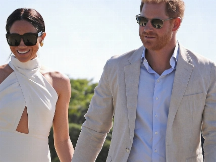 Harry y Meghan regresan a Reino Unido con sus hijos y sin funciones reales Español.News