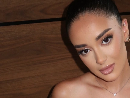 Juls Janeiro rompe con su pasado y se reinventa en Nueva York