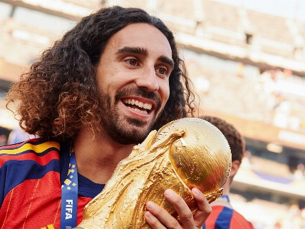 Marc Cucurella sorprende con un tatuaje dedicado a Luis de la Fuente Español.News