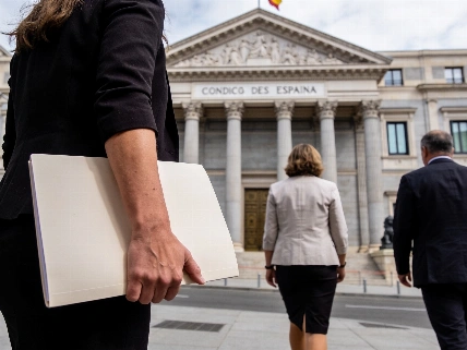 Sumar pone el 17 de octubre como fecha para lanzar el Frente Amplio ante un posible adelanto electoral Español.News
