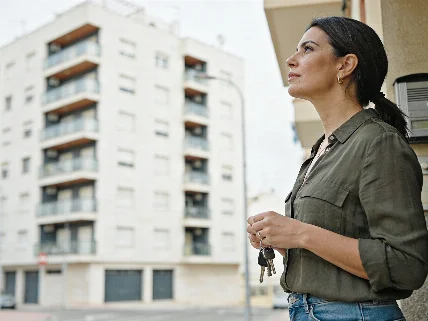 Las autoridades debaten nuevas normas para viviendas con apoyo estatal y control de precios