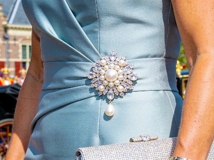 El broche de Máxima de Holanda revive la historia de Beatriz y Claus