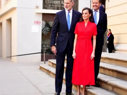 El rey Felipe y la reina Letizia sorprenden a los asistentes en una ceremonia en Toledo