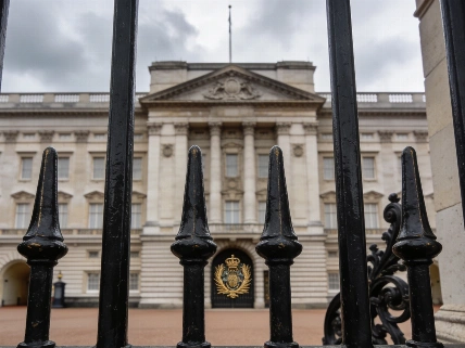 Buckingham fija límites a Harry y Meghan tras su regreso al Reino Unido