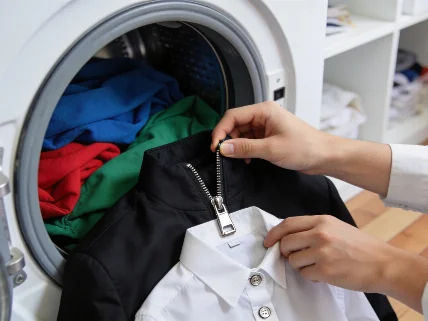 El error más común al lavar ropa: cómo tratar cremalleras y botones