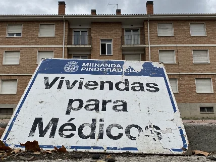 Un año después, las viviendas prometidas a médicos en Pinto siguen sin uso