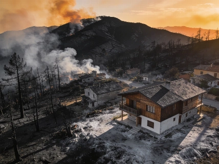 Casavieja resiste el mayor incendio forestal de España y pierde su sierra Español.News